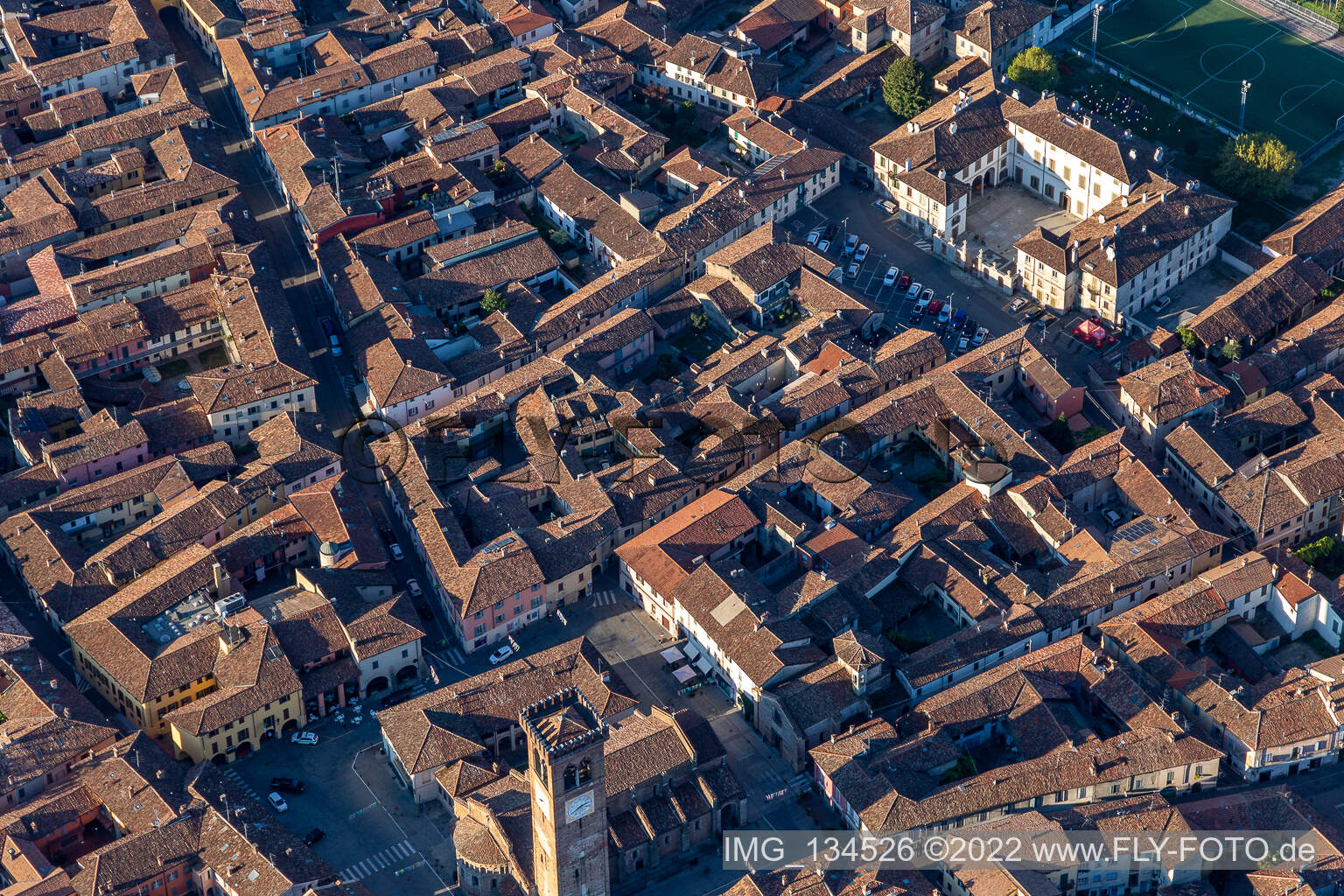 Vue aérienne de Oratorio Maschile Sant'Alberto Quadrelli à Rivolta d’Adda dans le département Cremona, Italie