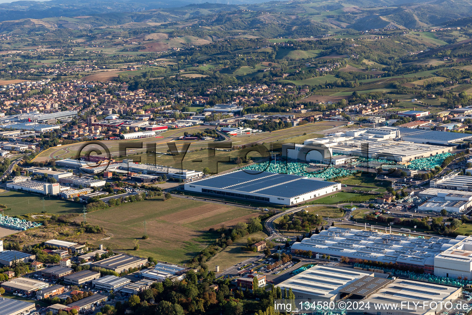 Vue aérienne de Circuit de Formule 1 Ferrari, Pista di Fiorano, Circuito di Fiorano à Fiorano Modenese dans le département Modena, Italie