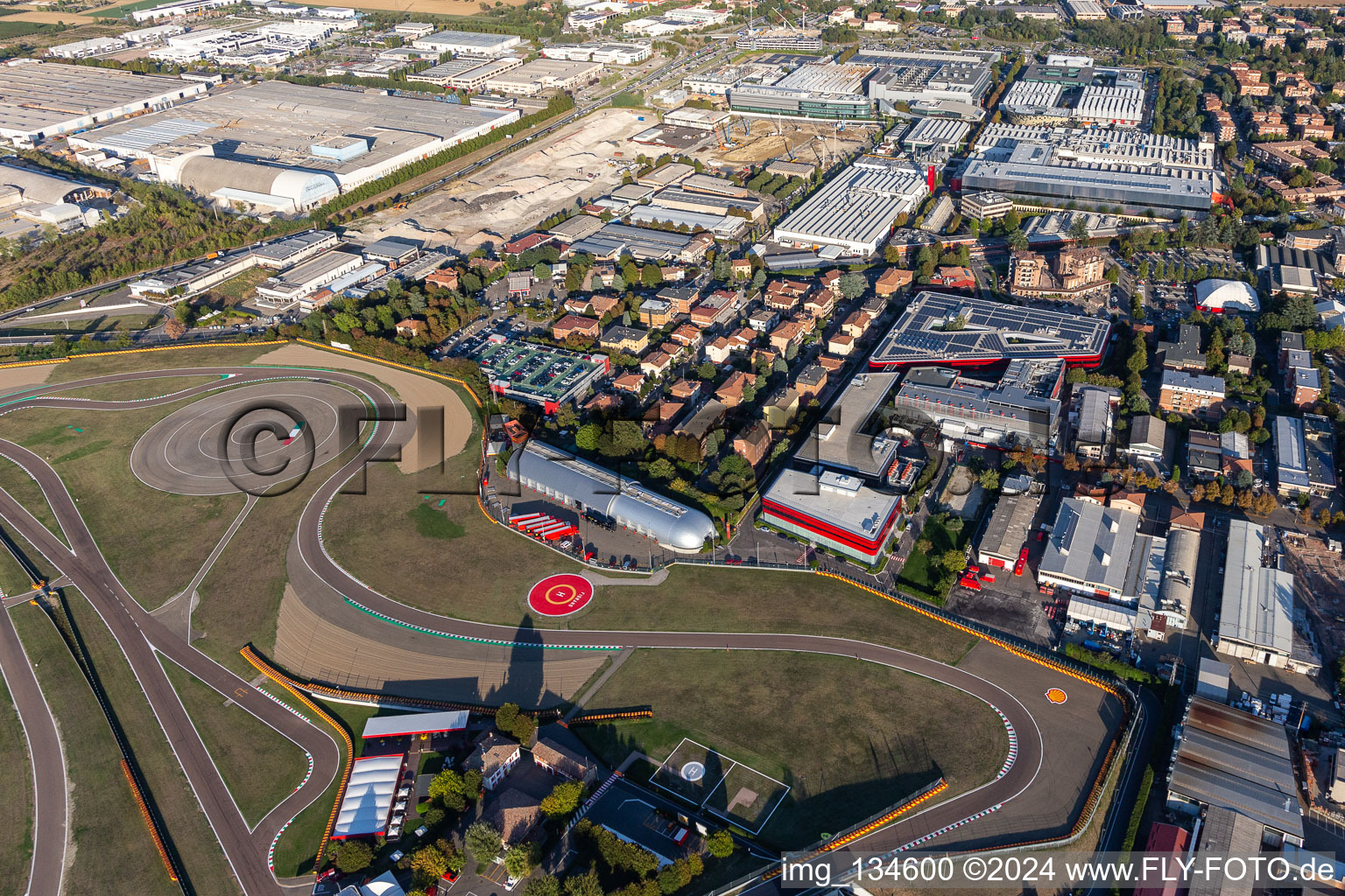 Circuit de Formule 1 Ferrari, Pista di Fiorano, Circuito di Fiorano à Fiorano Modenese dans le département Modena, Italie du point de vue du drone