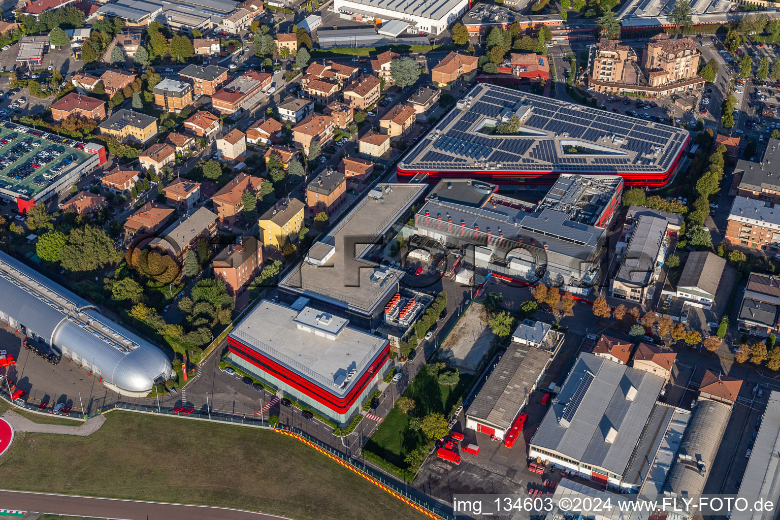 Circuit de Formule 1 Ferrari, Pista di Fiorano, Circuito di Fiorano à Fiorano Modenese dans le département Modena, Italie vu d'un drone