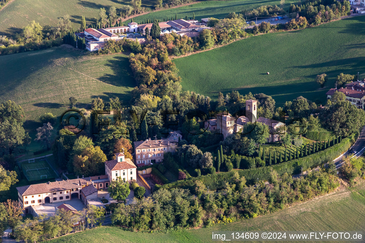 Vue aérienne de Via Castello à Maranello dans le département Modena, Italie