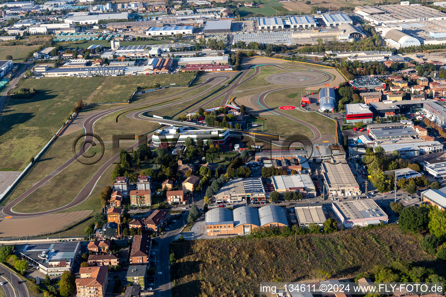 Vue aérienne de Circuit de Formule 1 Ferrari, Pista di Fiorano, Circuito di Fiorano à Maranello dans le département Modena, Italie