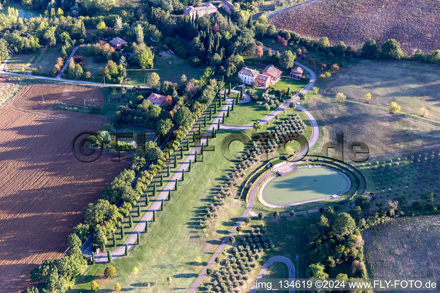 Vue aérienne de Via Fogliano à Maranello dans le département Modena, Italie