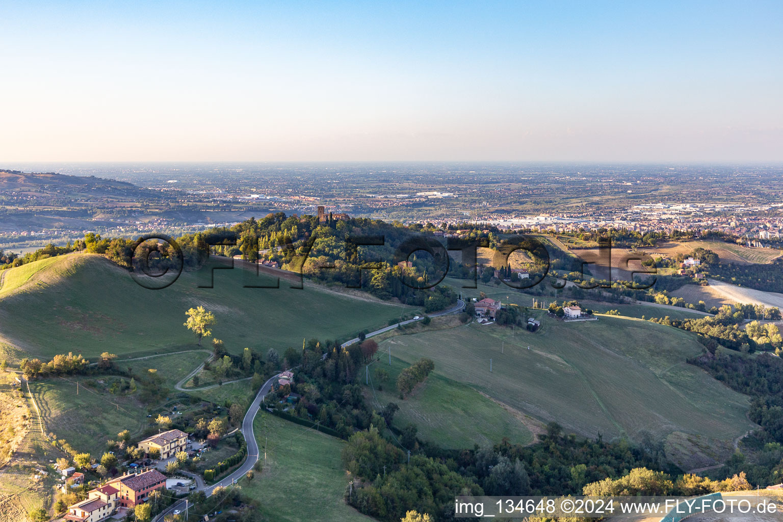 Vue aérienne de Château de Montegibbio Château de Montegibbio à Sassuolo dans le département Modena, Italie