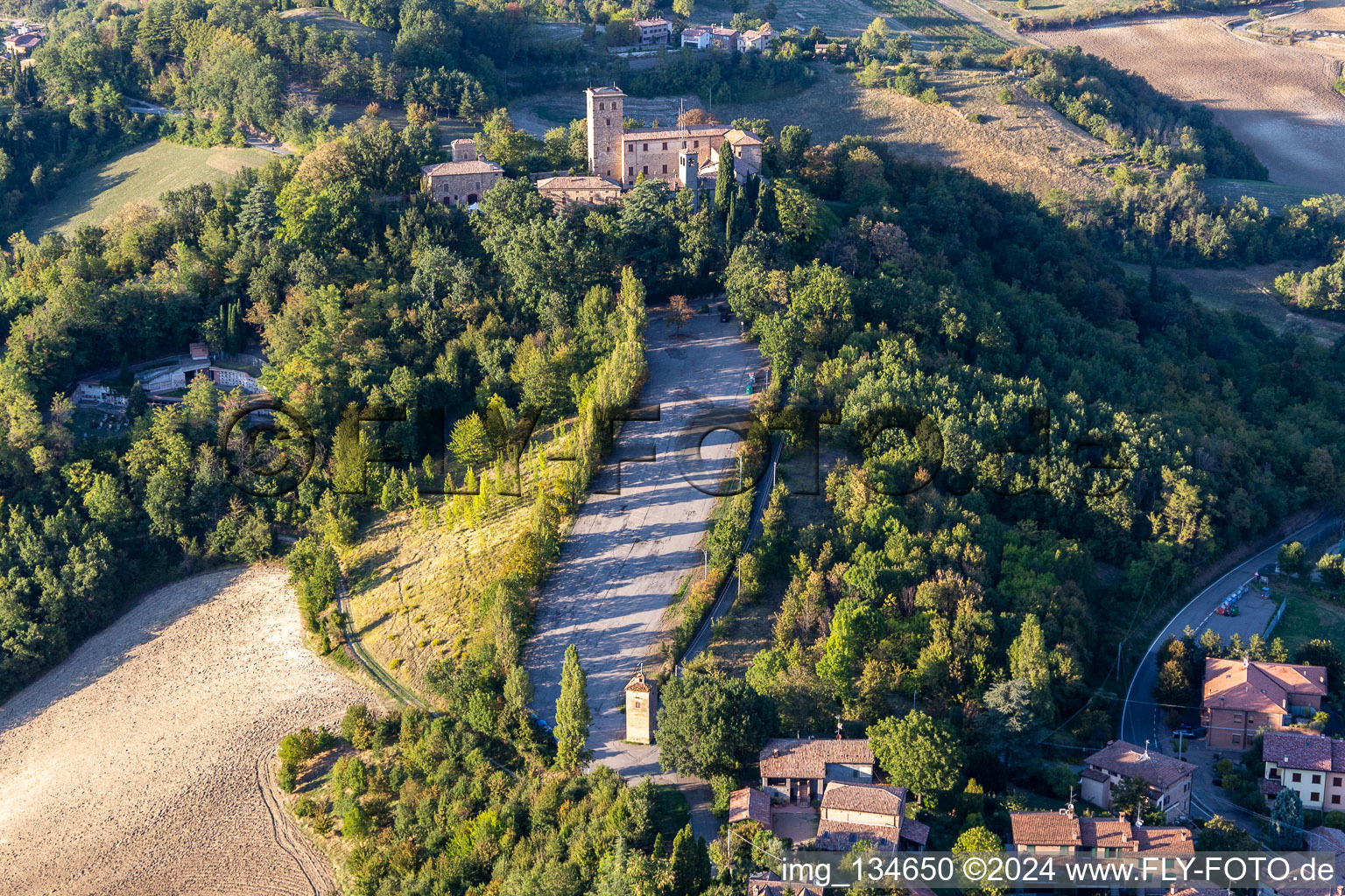 Photographie aérienne de Château de Montegibbio Château de Montegibbio à Sassuolo dans le département Modena, Italie