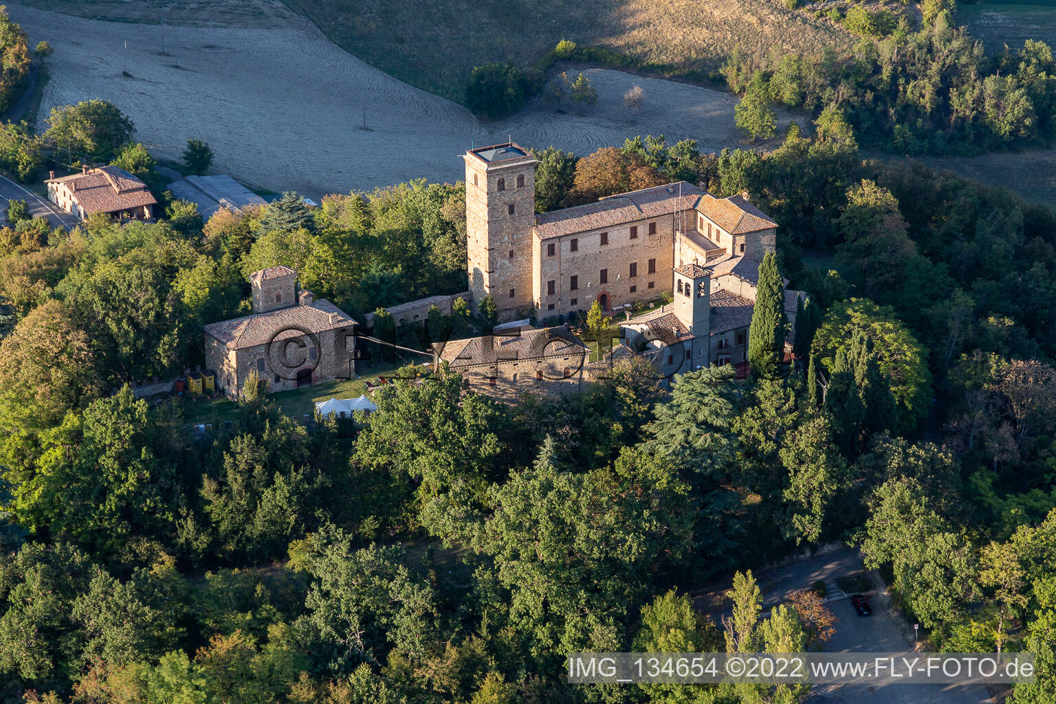 Château de Montegibbio Château de Montegibbio à Sassuolo dans le département Modena, Italie hors des airs
