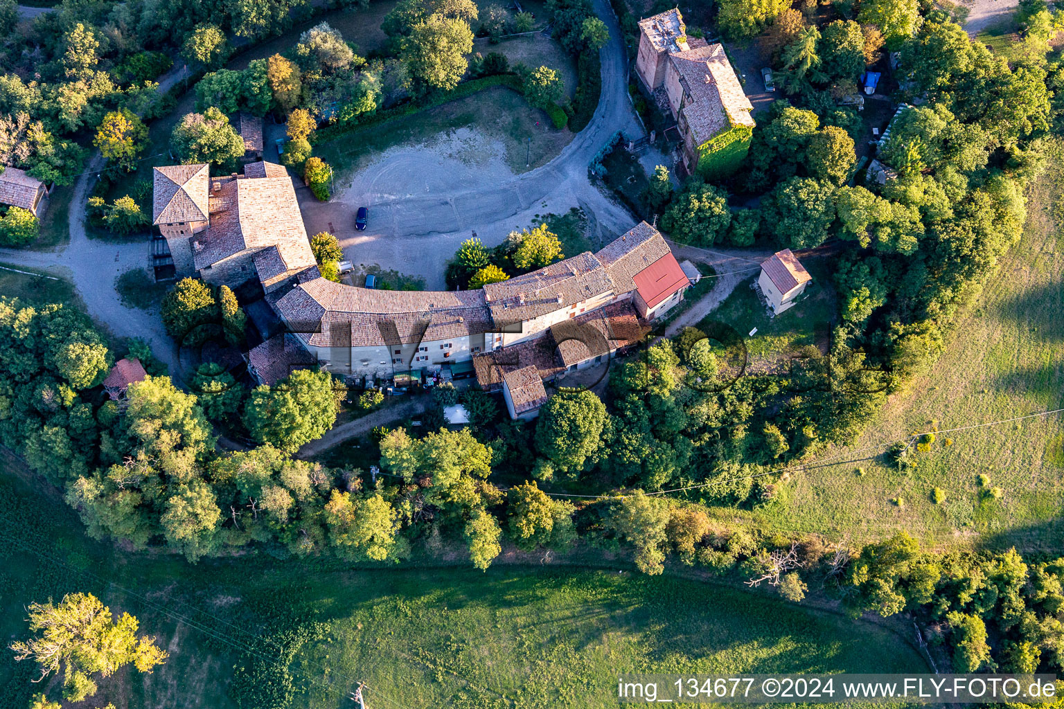 Vue aérienne de Château de Casalgrande à Casalgrande dans le département Reggio Emilia, Italie