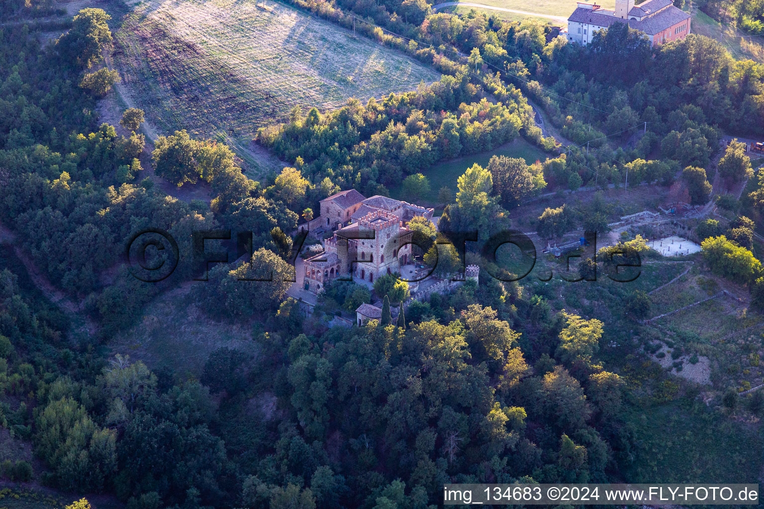 Vue aérienne de Château de Torricella à Scandiano dans le département Reggio Emilia, Italie