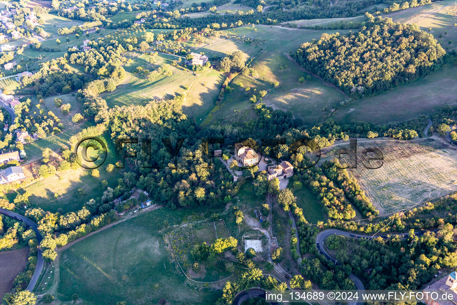 Château de Torricella à Scandiano dans le département Reggio Emilia, Italie vue d'en haut