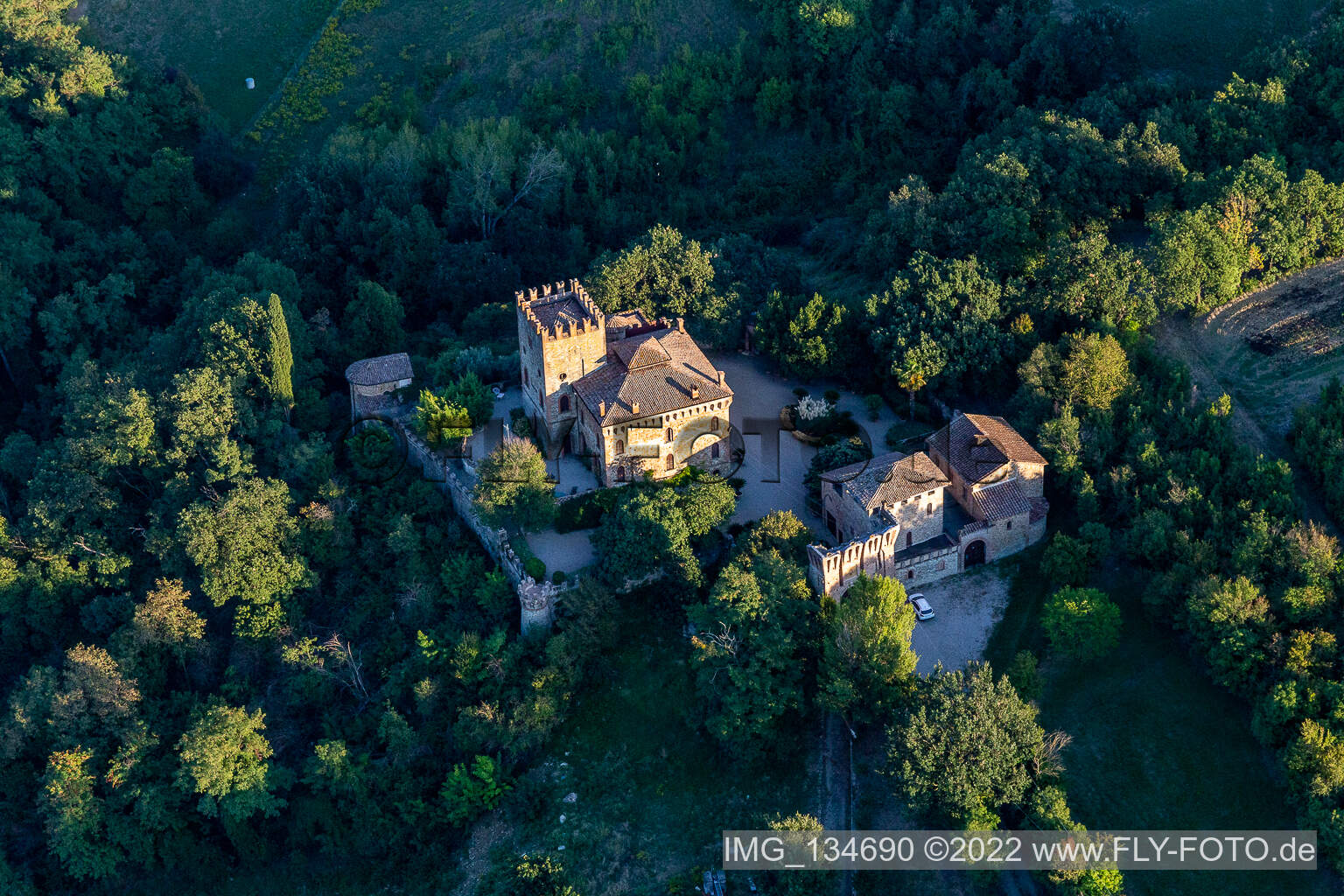 Château de Torricella à Scandiano dans le département Reggio Emilia, Italie depuis l'avion