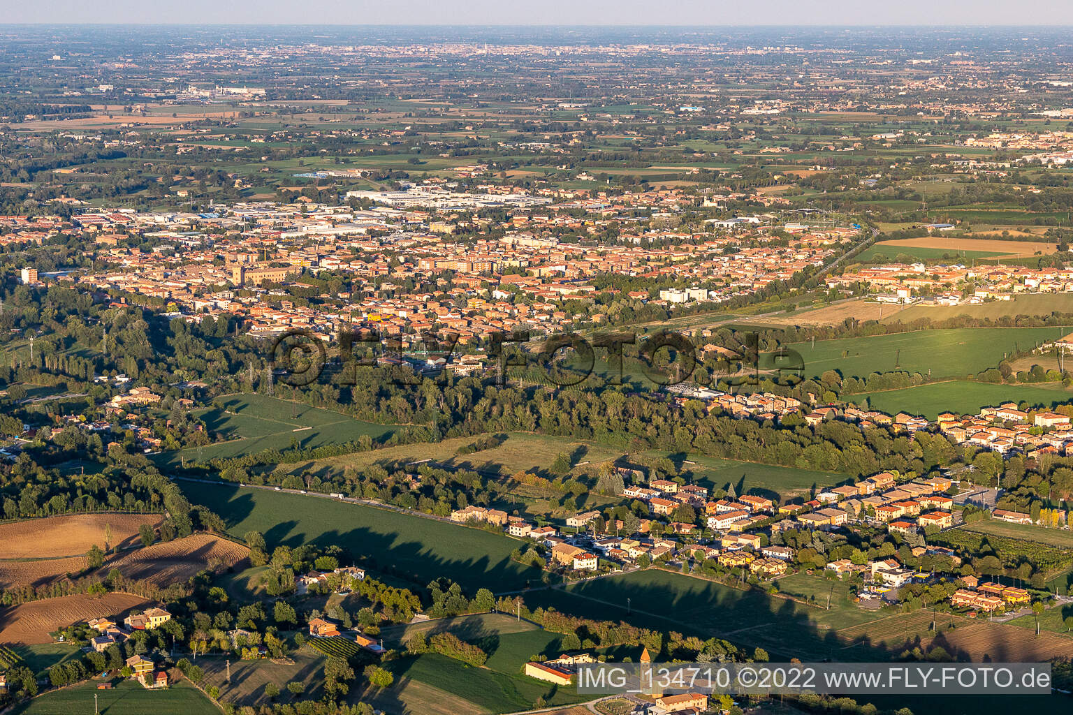 Vue aérienne de Scandiano dans le département Reggio Emilia, Italie