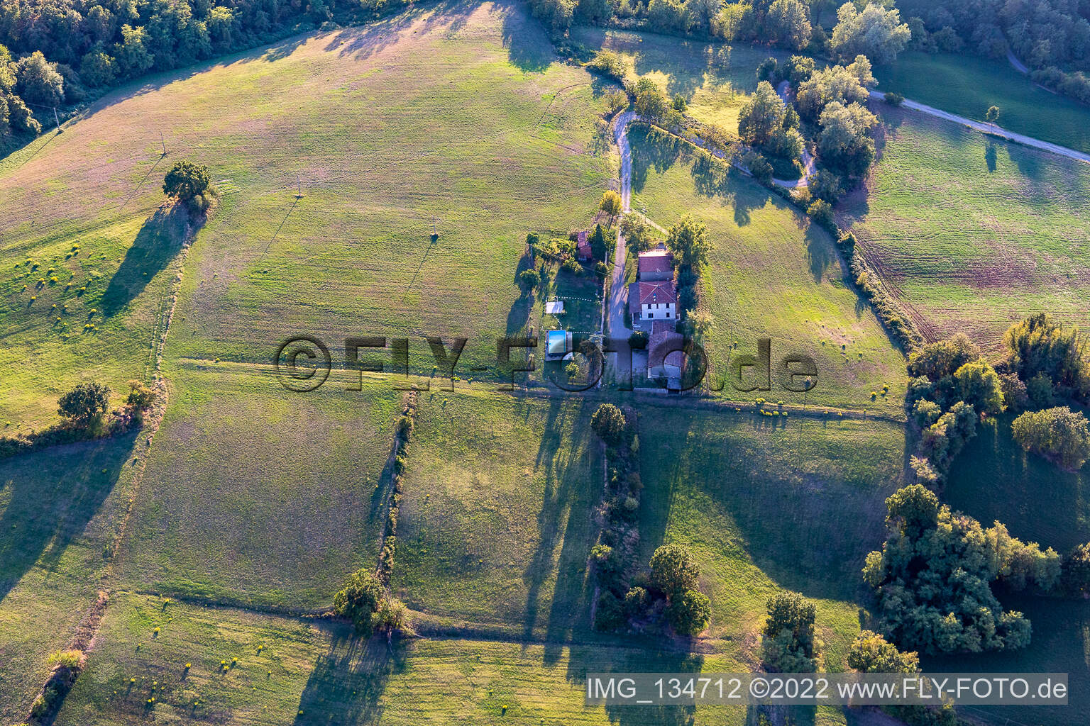 Vue aérienne de Cavallaro di Sotto à Albinea dans le département Reggio Emilia, Italie