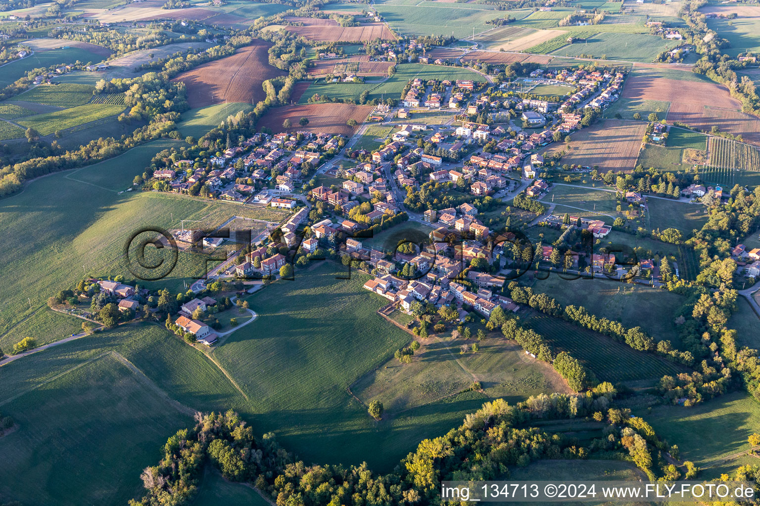 Vue aérienne de Quartier Borzano in Albinea dans le département Reggio Emilia, Italie