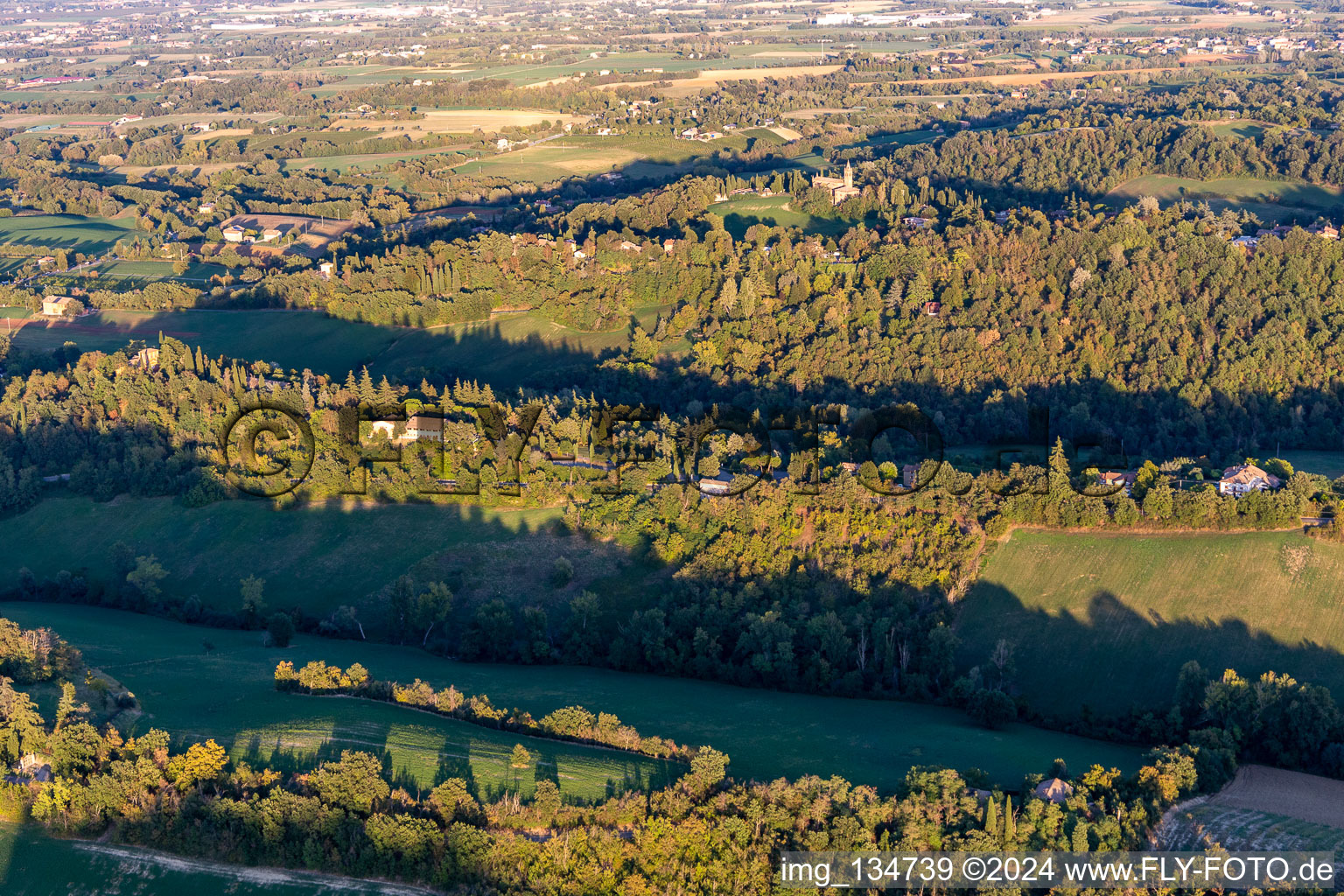 Photographie aérienne de Sanctuaire de la Beata Vergine de Lourdes à Montericco à le quartier Montericco in Albinea dans le département Reggio Emilia, Italie