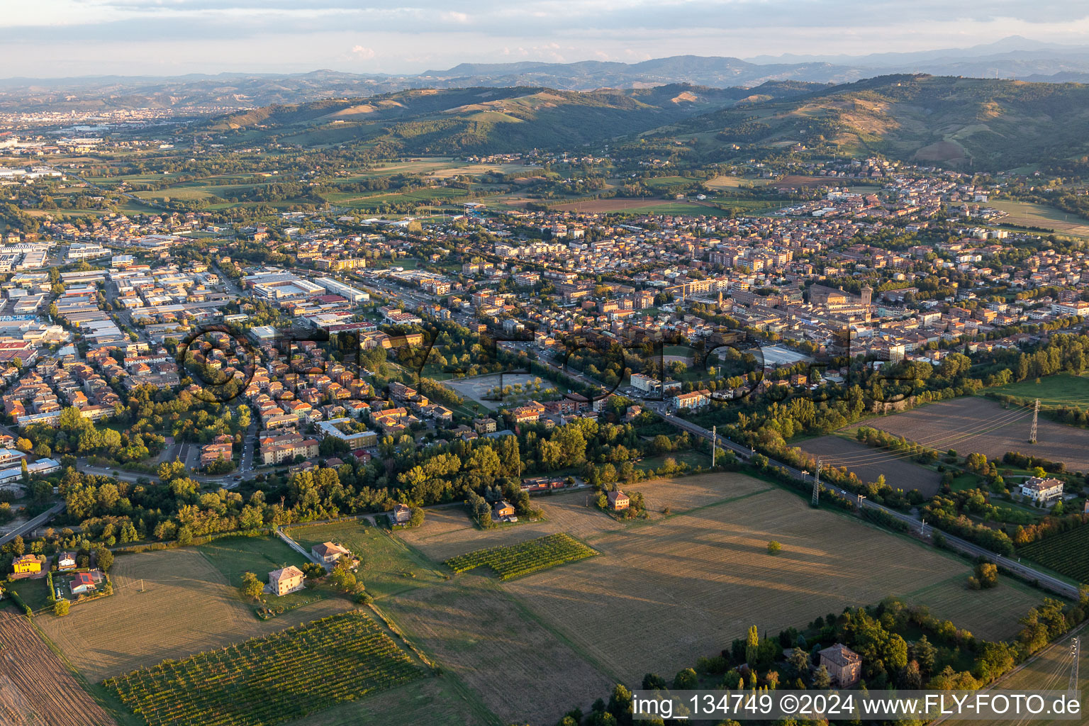 Vue aérienne de Scandiano dans le département Reggio Emilia, Italie