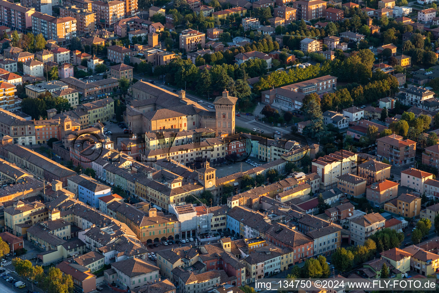 Vue aérienne de Rocca del Boiardo à Scandiano dans le département Reggio Emilia, Italie