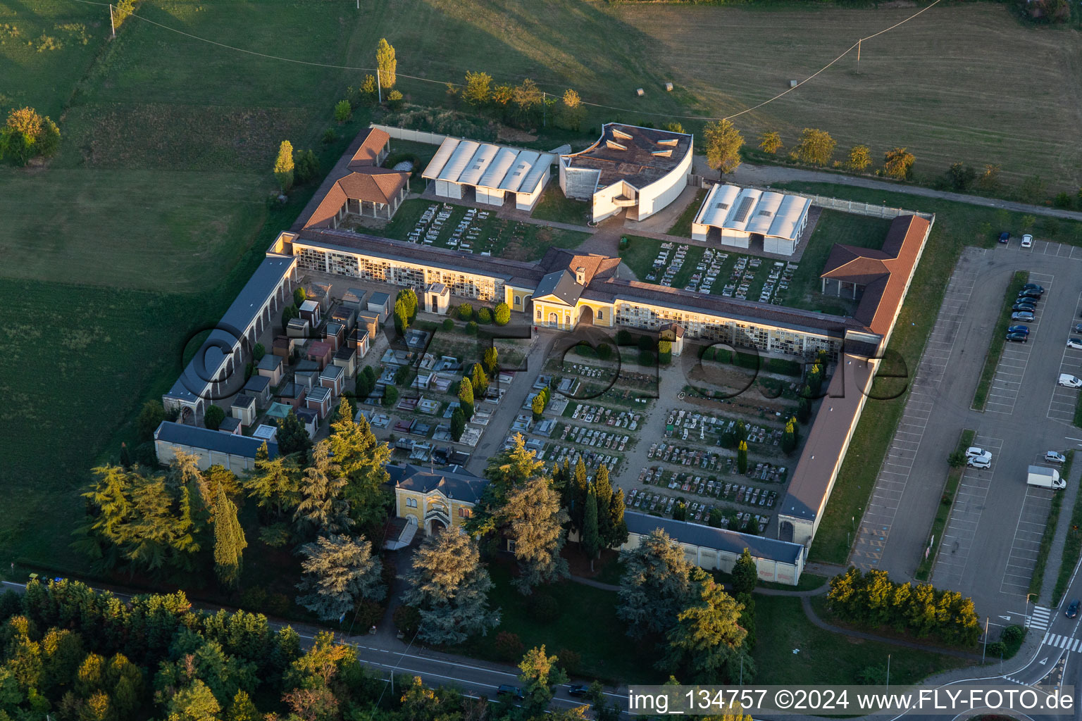 Vue aérienne de Cimitero Scandiano à Scandiano dans le département Reggio Emilia, Italie