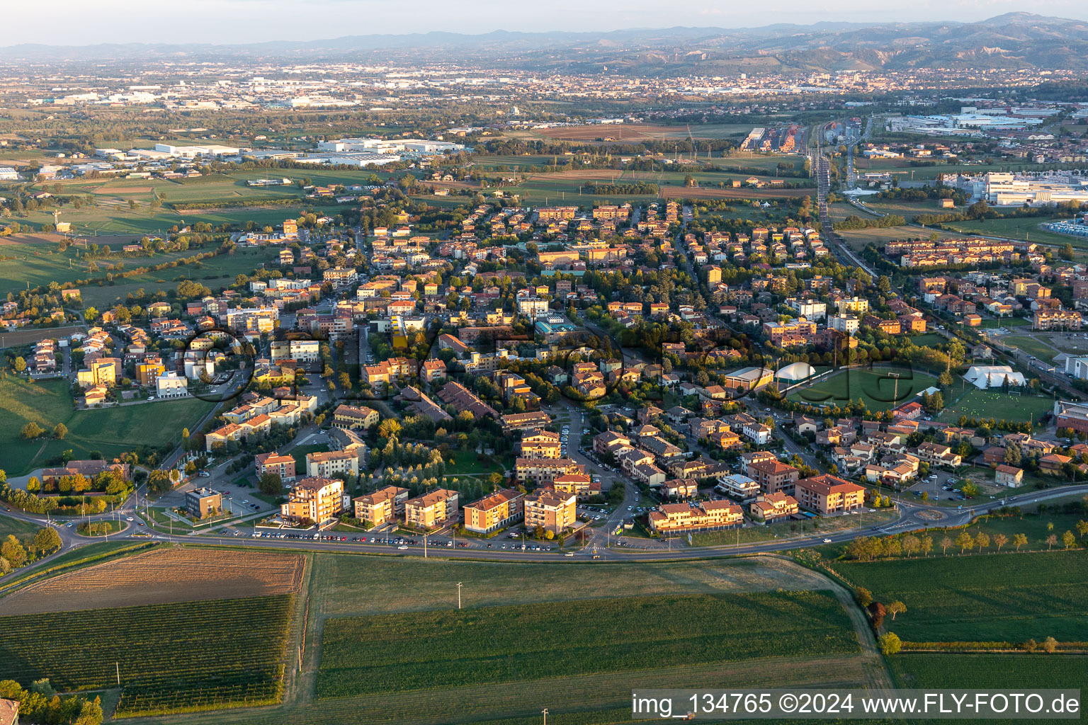 Casalgrande dans le département Reggio Emilia, Italie hors des airs