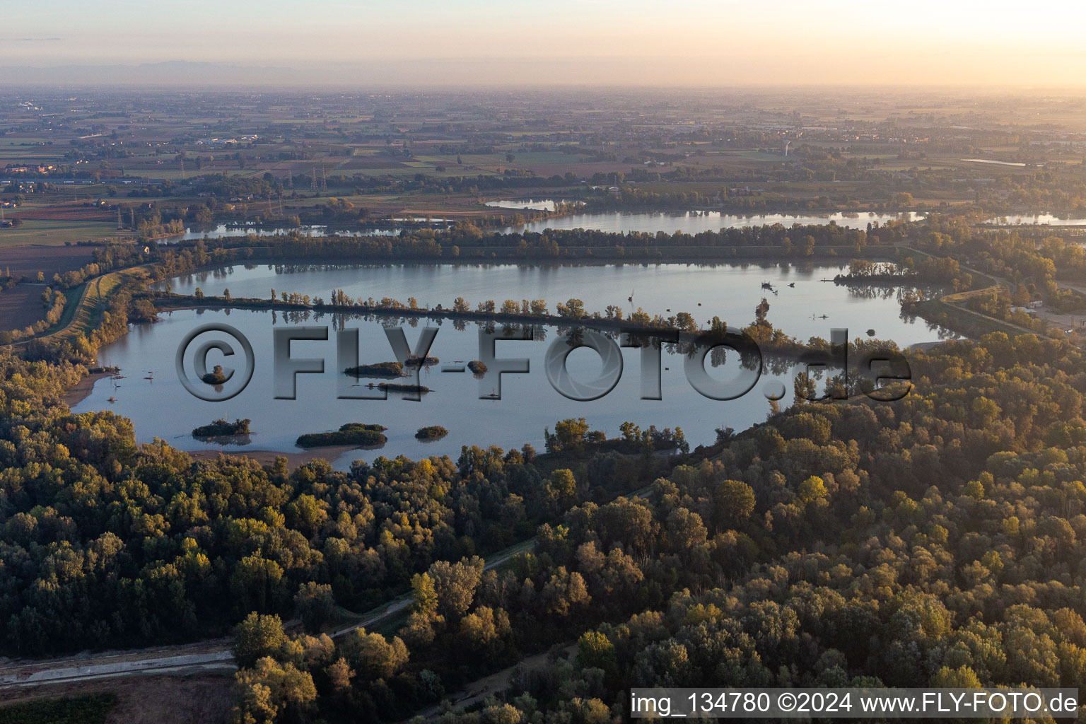 Vue aérienne de Réserve orientée du Fiume Secchi à Rubiera dans le département Reggio Emilia, Italie