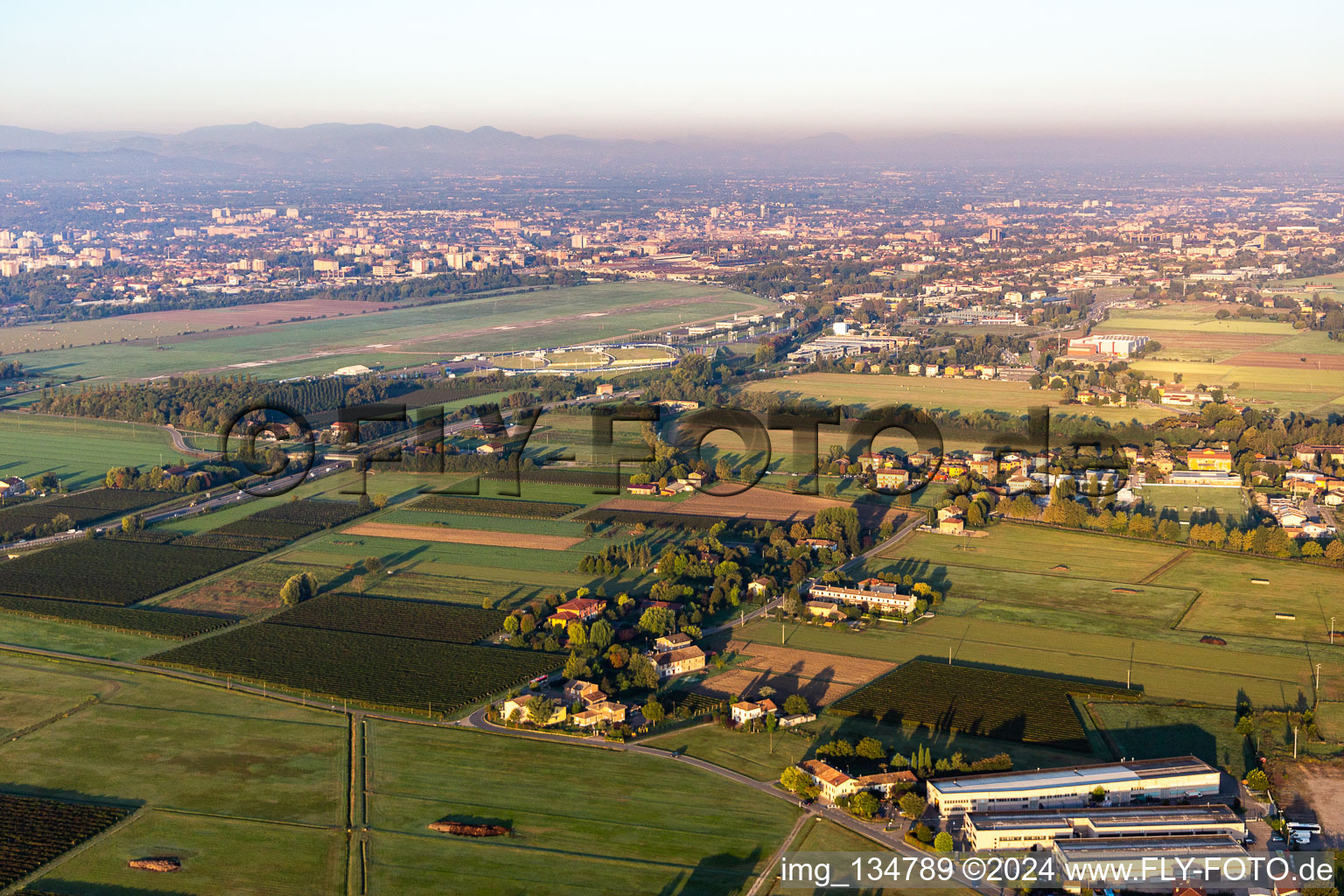 Photographie aérienne de Reggio Emilia Aéroport de Reggio Emilia - LIDE à Reggio nell’Emilia dans le département Reggio Emilia, Italie