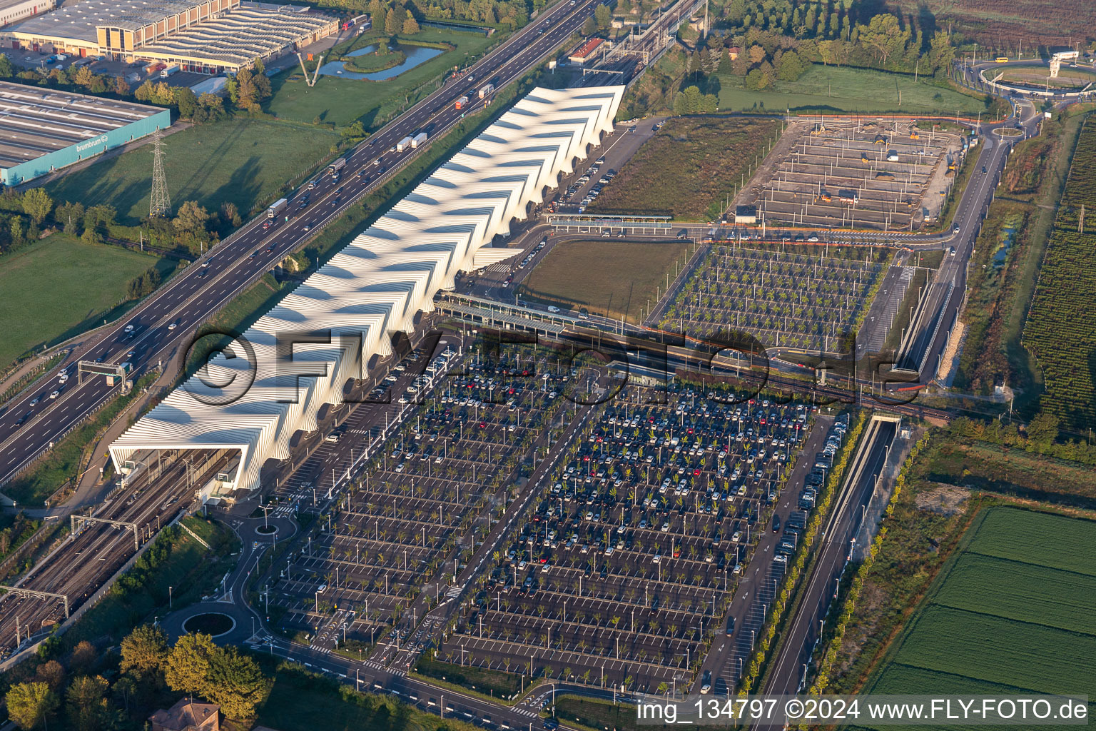 Gare de Reggio d'Émilie AV Mediopadana à Reggio nell’Emilia dans le département Reggio Emilia, Italie d'en haut