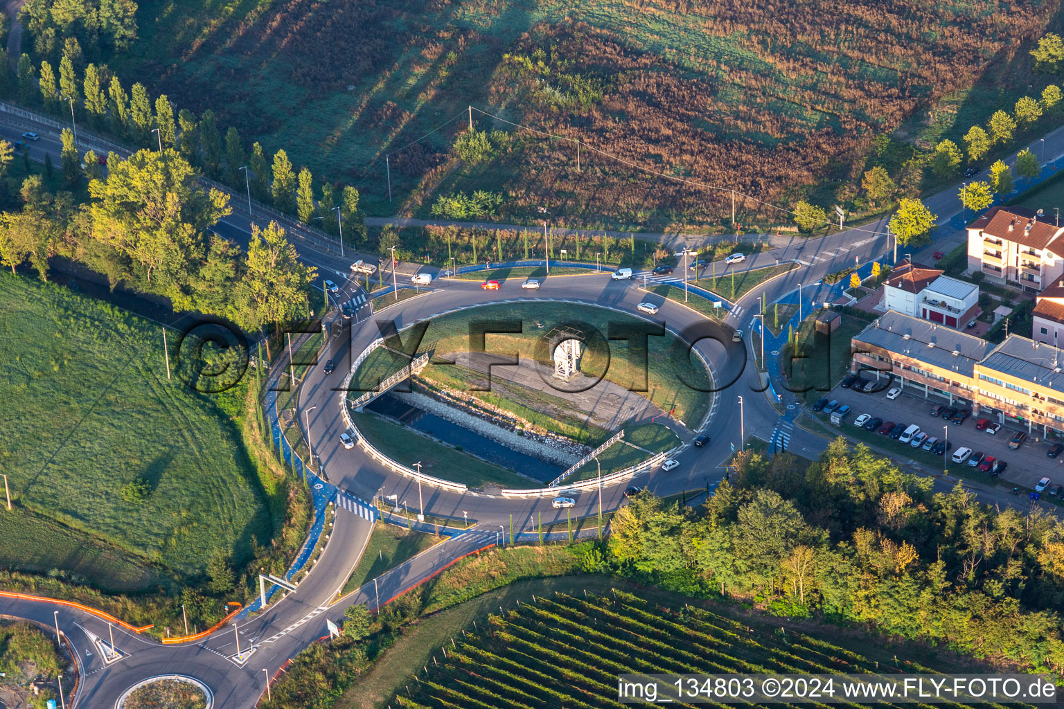 Vue aérienne de Rond-point de la gare Reggio Emilia AV Mediopadana à Reggio nell’Emilia dans le département Reggio Emilia, Italie