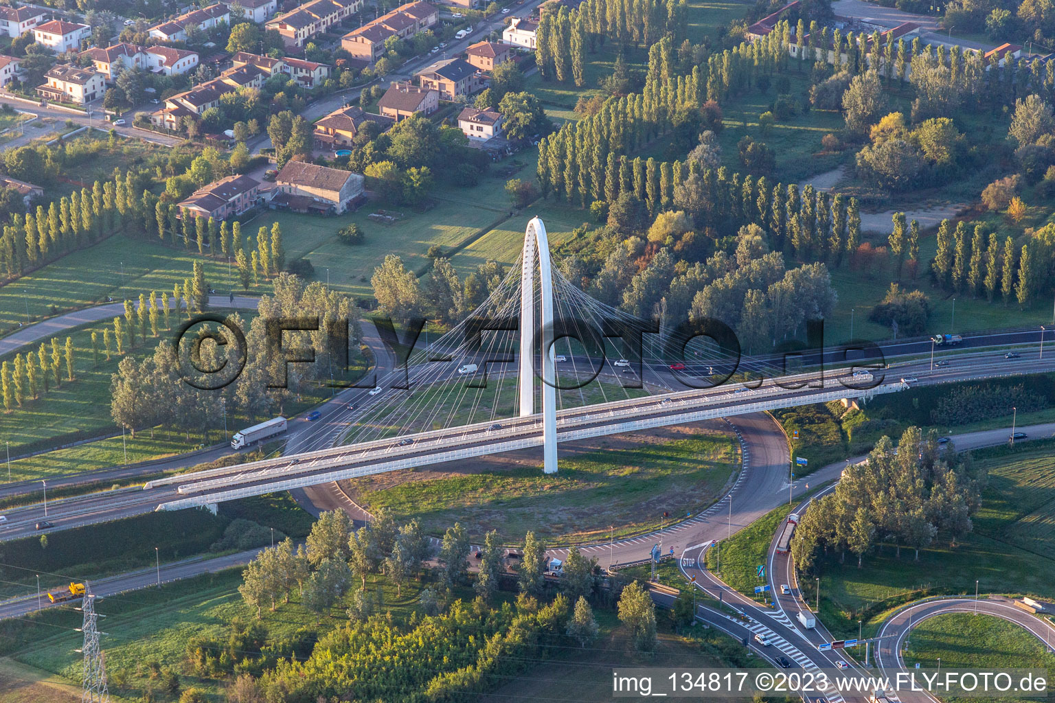 Vue aérienne de Pont Vela di Calatrava SUD à Reggio nell’Emilia dans le département Reggio Emilia, Italie