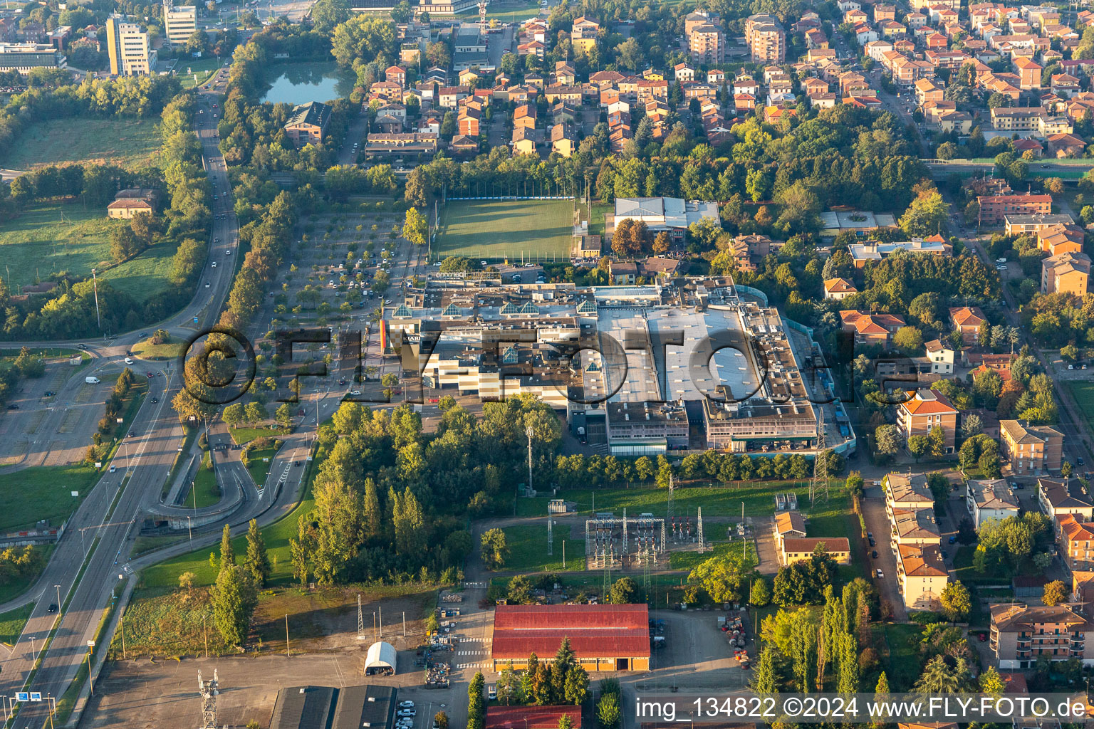 Vue aérienne de L'Ariosto Centre Commerciale à Reggio nell’Emilia dans le département Reggio Emilia, Italie