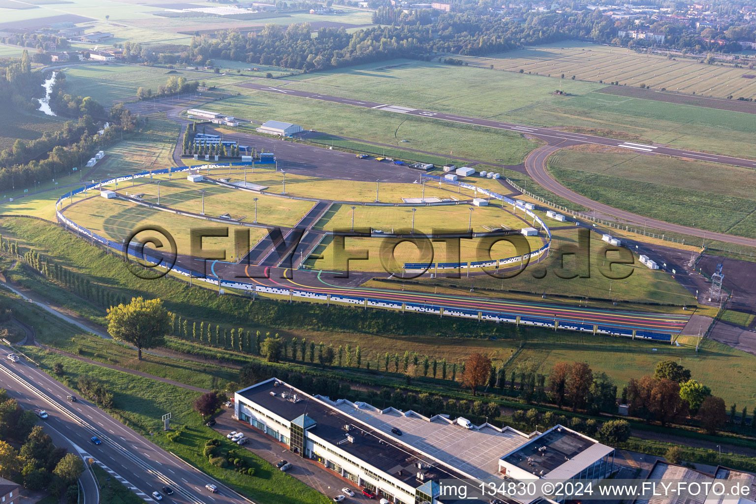 Vue aérienne de Arena Campovolo Music® Reggio d'Émilie à Reggio nell’Emilia dans le département Reggio Emilia, Italie