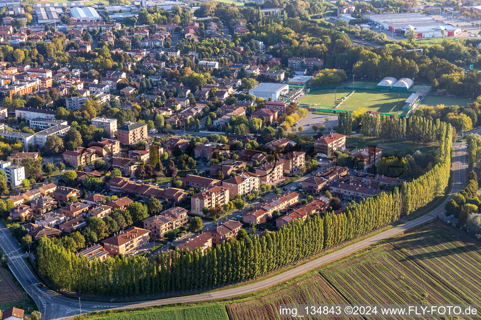 Vue aérienne de Parc Tien An Men à Campogalliano dans le département Modena, Italie