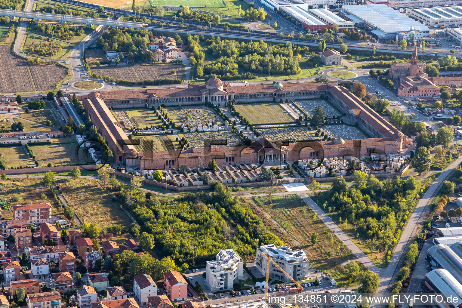 Vue aérienne de Ancien cimetière Cimitero Monumentale di San Cataldo à Modena dans le département Modena, Italie