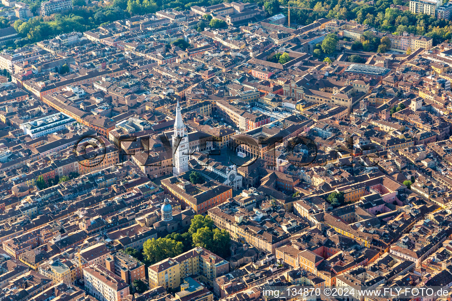 Vue aérienne de Vieille ville historique à Modena dans le département Modena, Italie