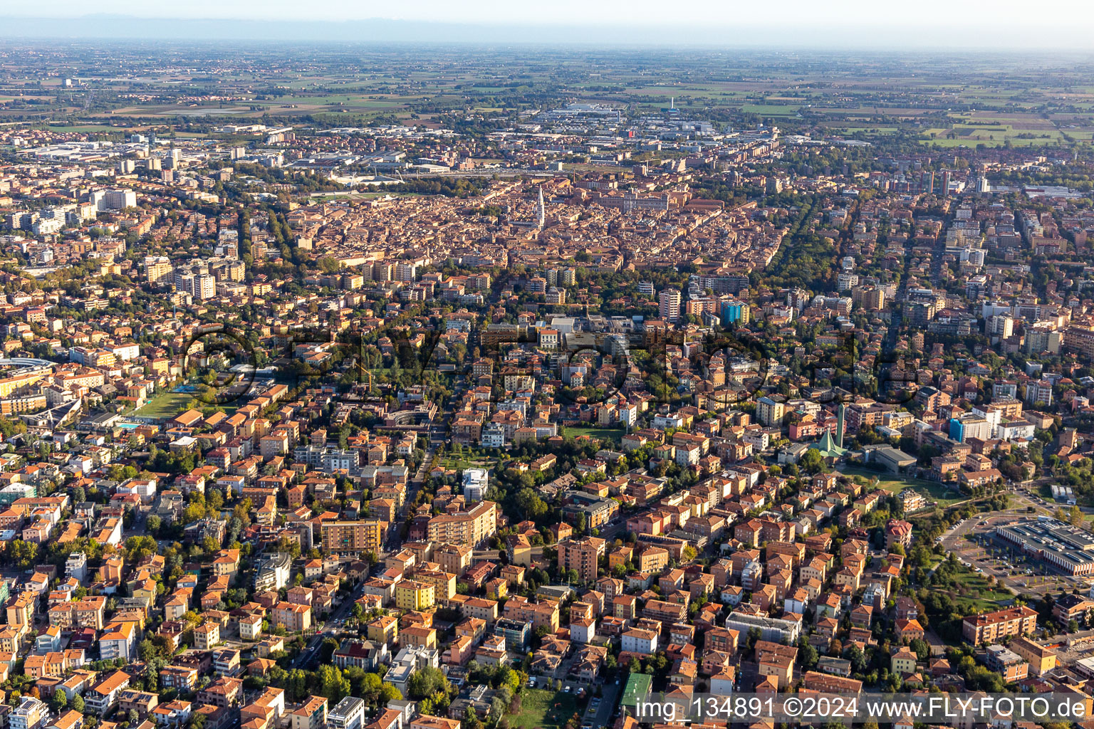 Vue aérienne de Du sud à Modena dans le département Modena, Italie