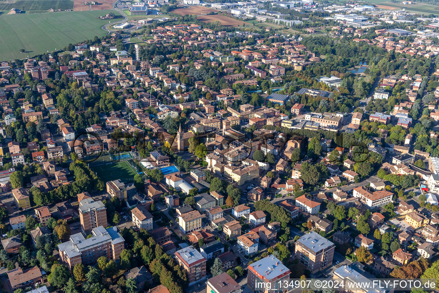 Vue aérienne de Castelnuovo Rangone dans le département Modena, Italie