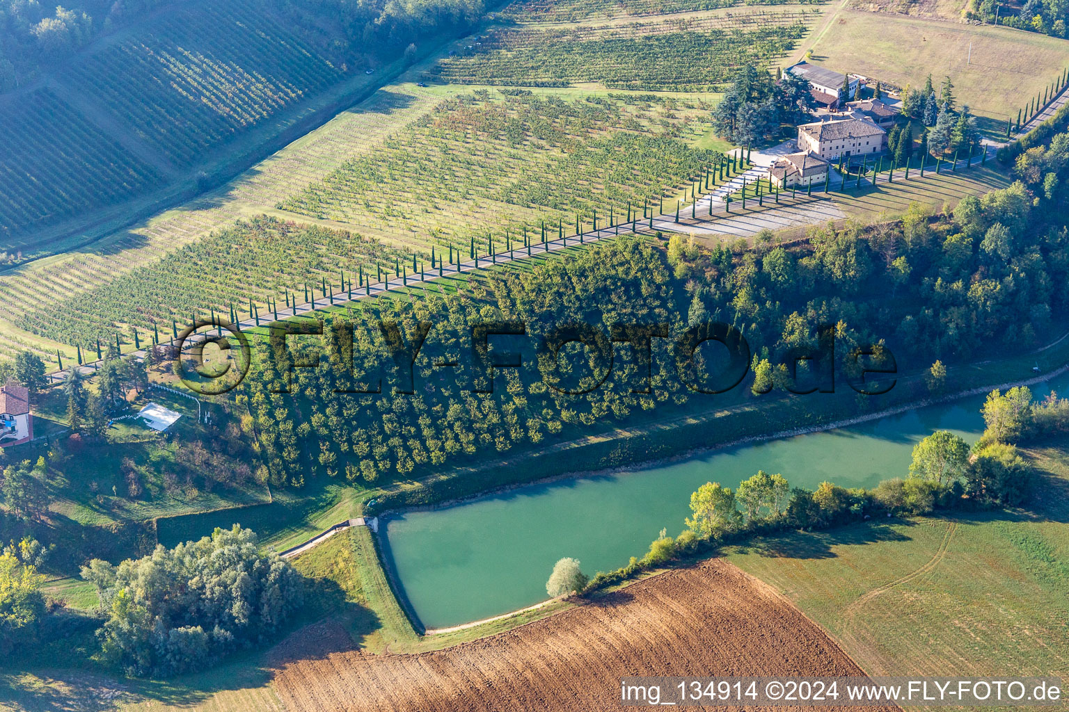 Vue aérienne de Lambrusheria Ca' Berti à Castelvetro di Modena dans le département Modena, Italie