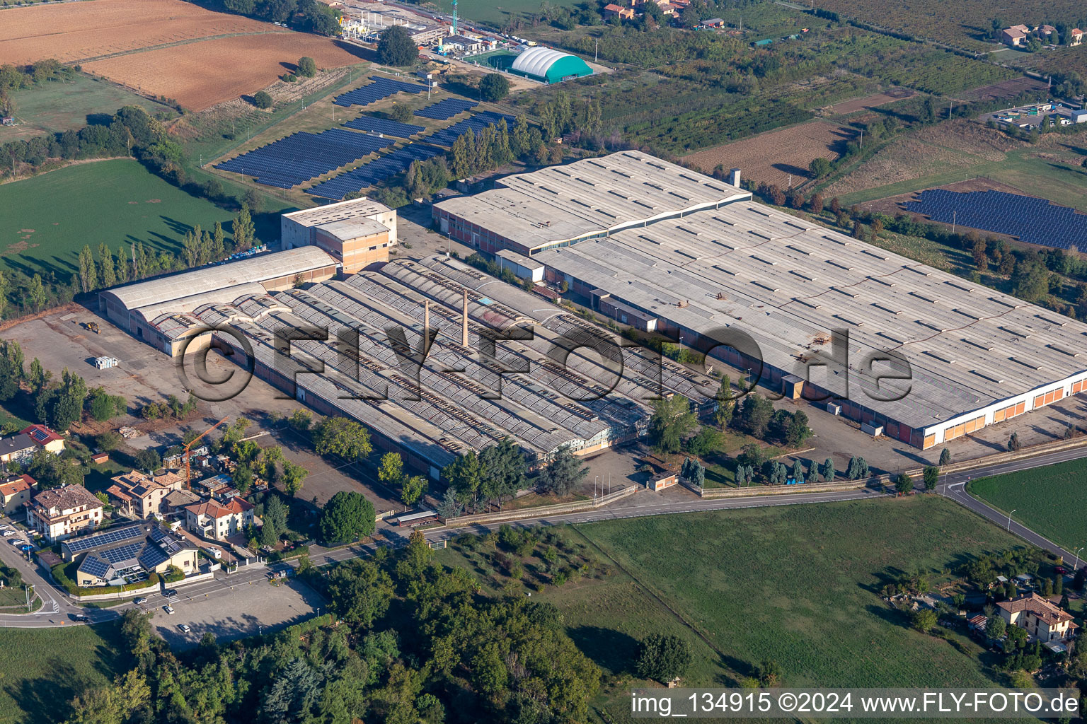 Vue aérienne de Usine fermée à Gorzano à le quartier Gorzano in Maranello dans le département Modena, Italie