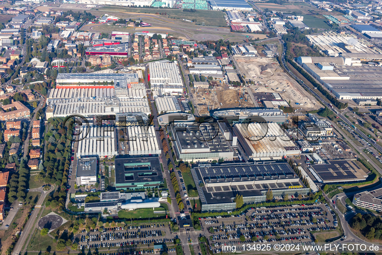 Ferrari SPA à Maranello dans le département Modena, Italie vue du ciel