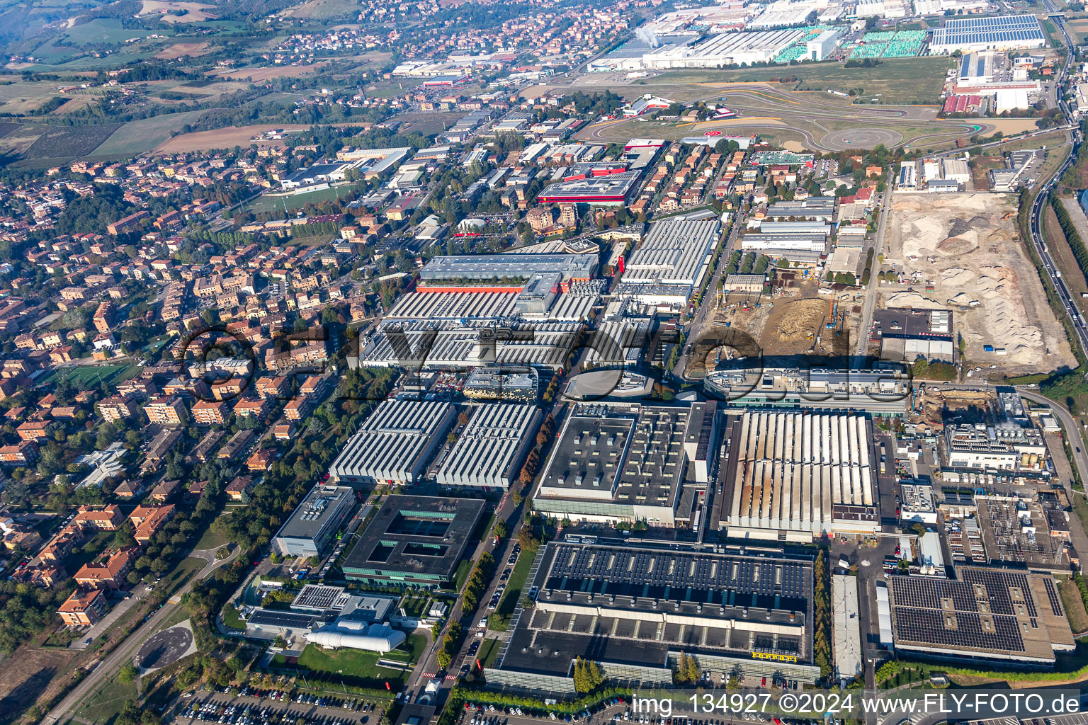 Image drone de Ferrari SPA à Maranello dans le département Modena, Italie