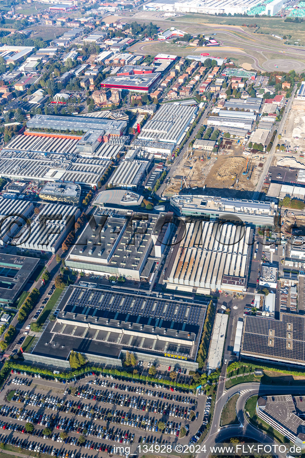 Ferrari SPA à Maranello dans le département Modena, Italie du point de vue du drone