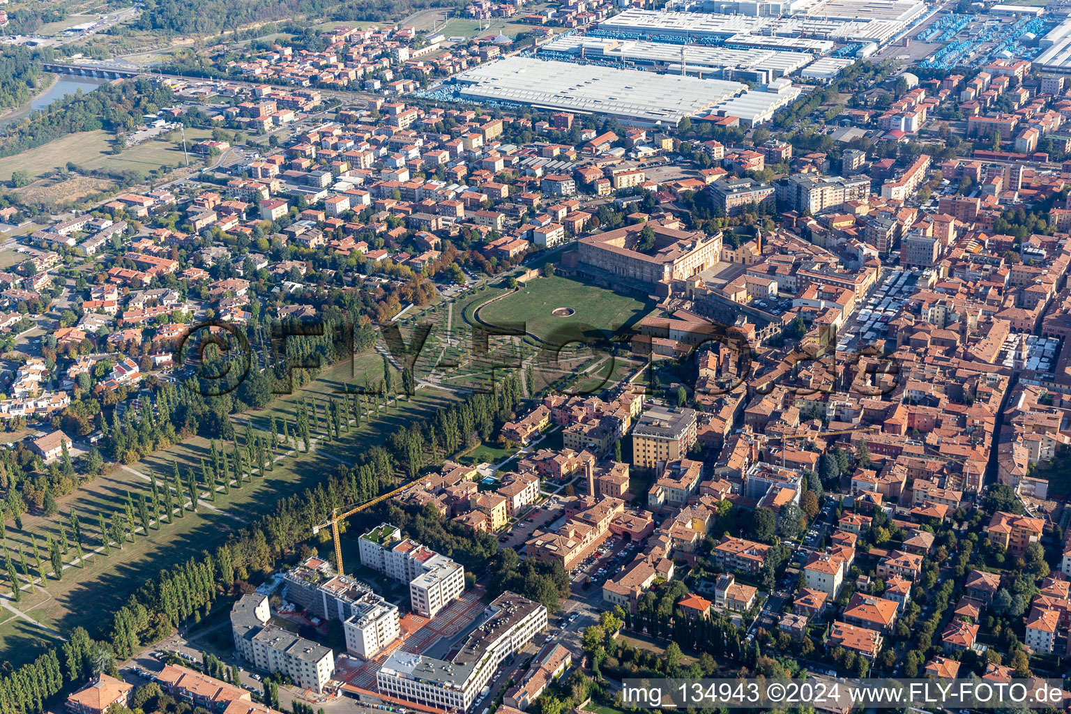 Vue aérienne de Parc Ducal, Jardins Ducali et Palais Ducal à Sassuolo dans le département Modena, Italie