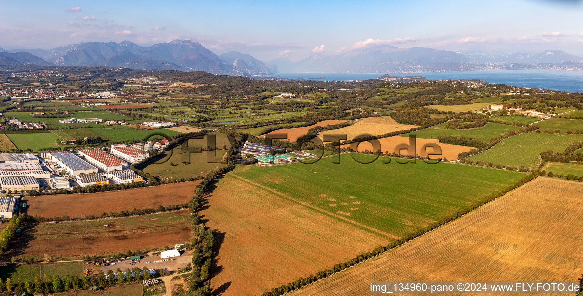 Vue aérienne de Bedizzole dans le département Brescia, Italie