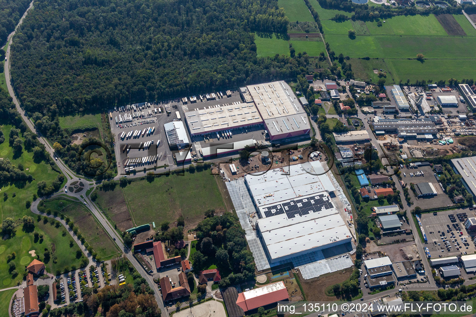 Vue aérienne de Agrandissement de l'entrepôt central de Hornbach à le quartier Dreihof in Essingen dans le département Rhénanie-Palatinat, Allemagne