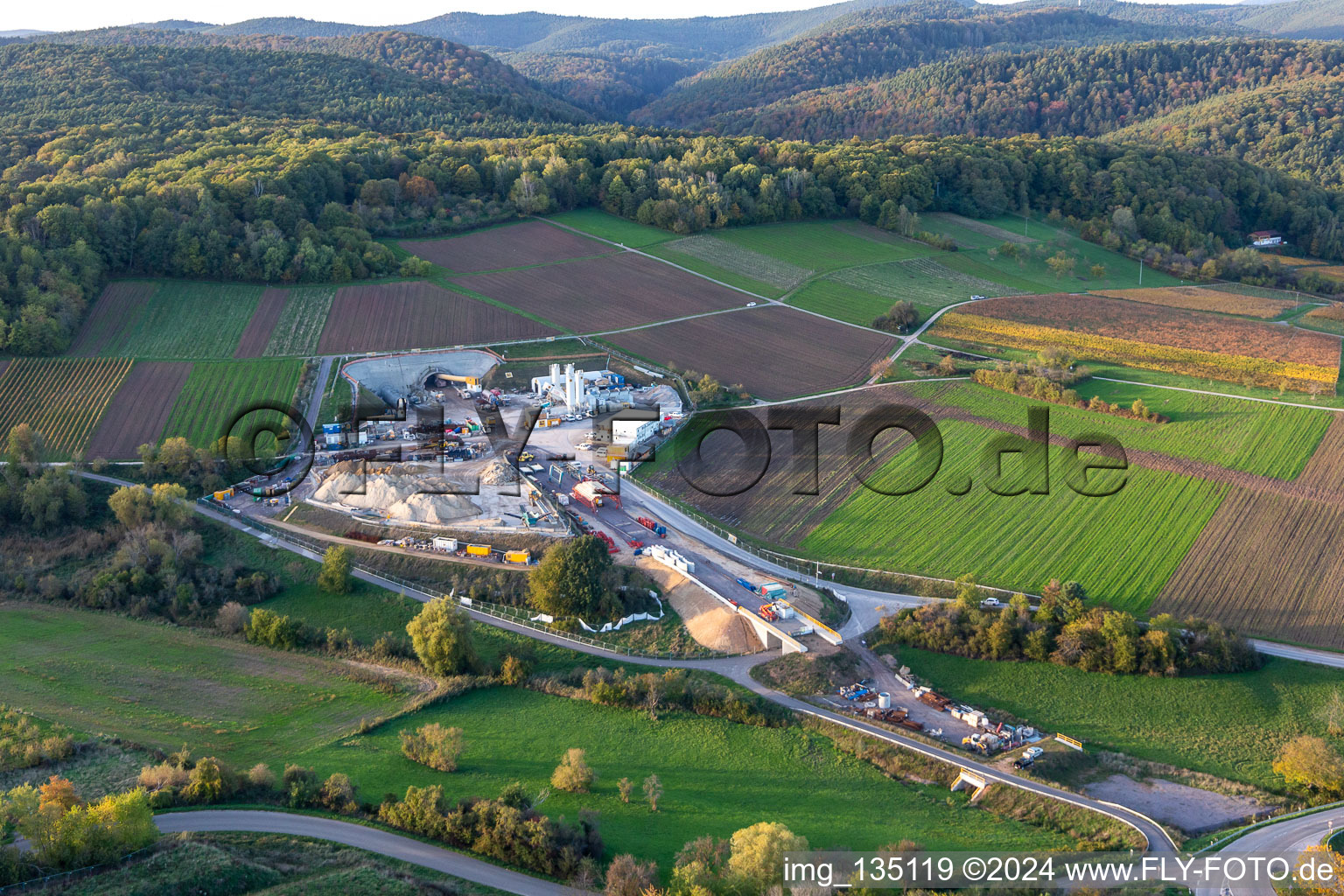 Vue aérienne de Chantier du portail du tunnel de Bad Bergzabern à Dörrenbach dans le département Rhénanie-Palatinat, Allemagne