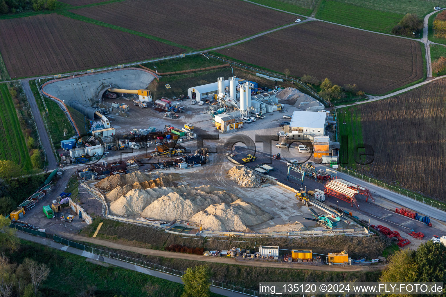 Vue aérienne de Chantier du portail du tunnel de Bad Bergzabern à Dörrenbach dans le département Rhénanie-Palatinat, Allemagne