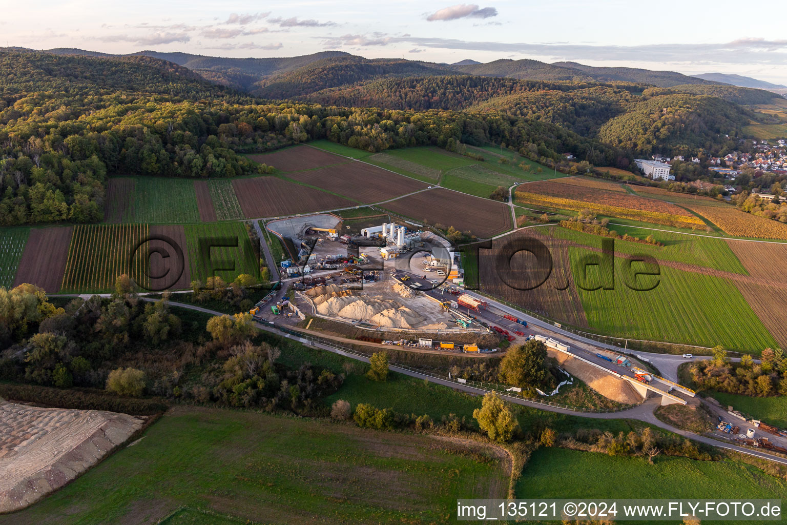 Photographie aérienne de Chantier du portail du tunnel de Bad Bergzabern à Dörrenbach dans le département Rhénanie-Palatinat, Allemagne