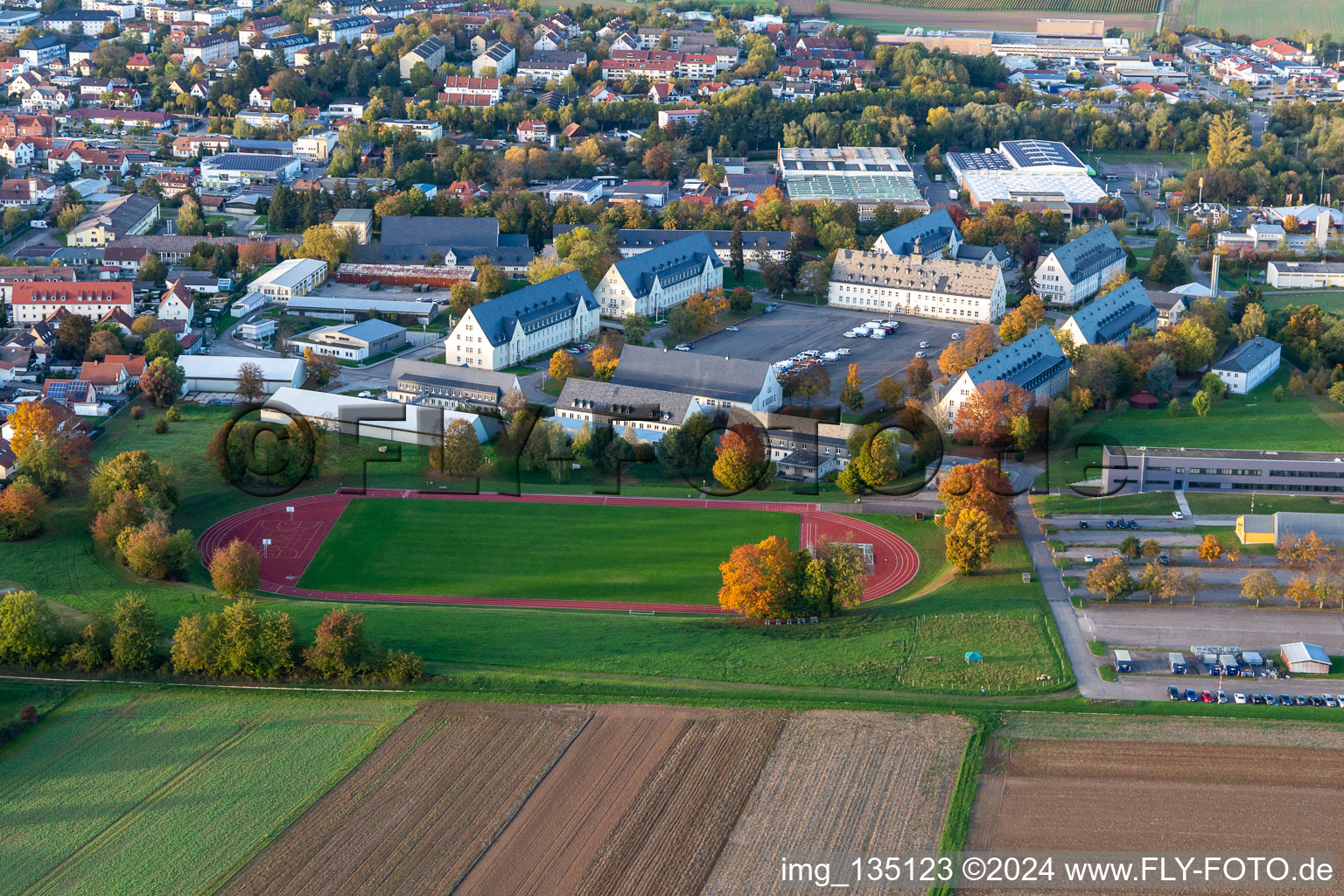 Vue aérienne de Centre électronique de la Bundeswehr dans la caserne Mackensen à Bad Bergzabern dans le département Rhénanie-Palatinat, Allemagne