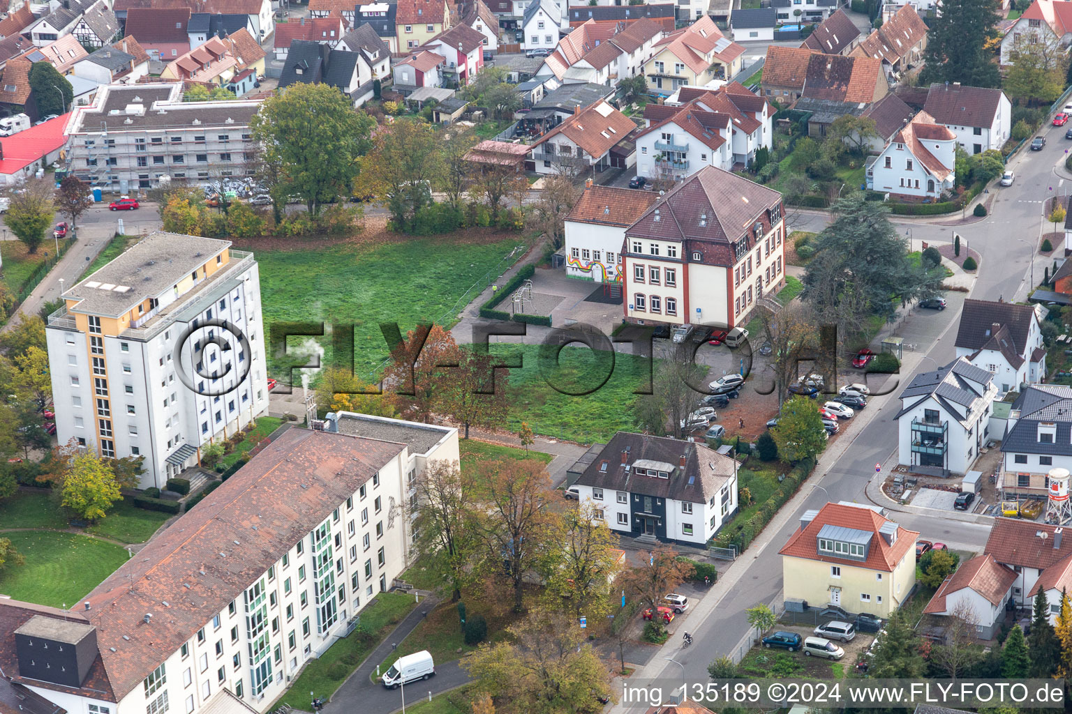 Vue aérienne de Cave de culture, FFZ dans l'ancienne école agricole à Kandel dans le département Rhénanie-Palatinat, Allemagne