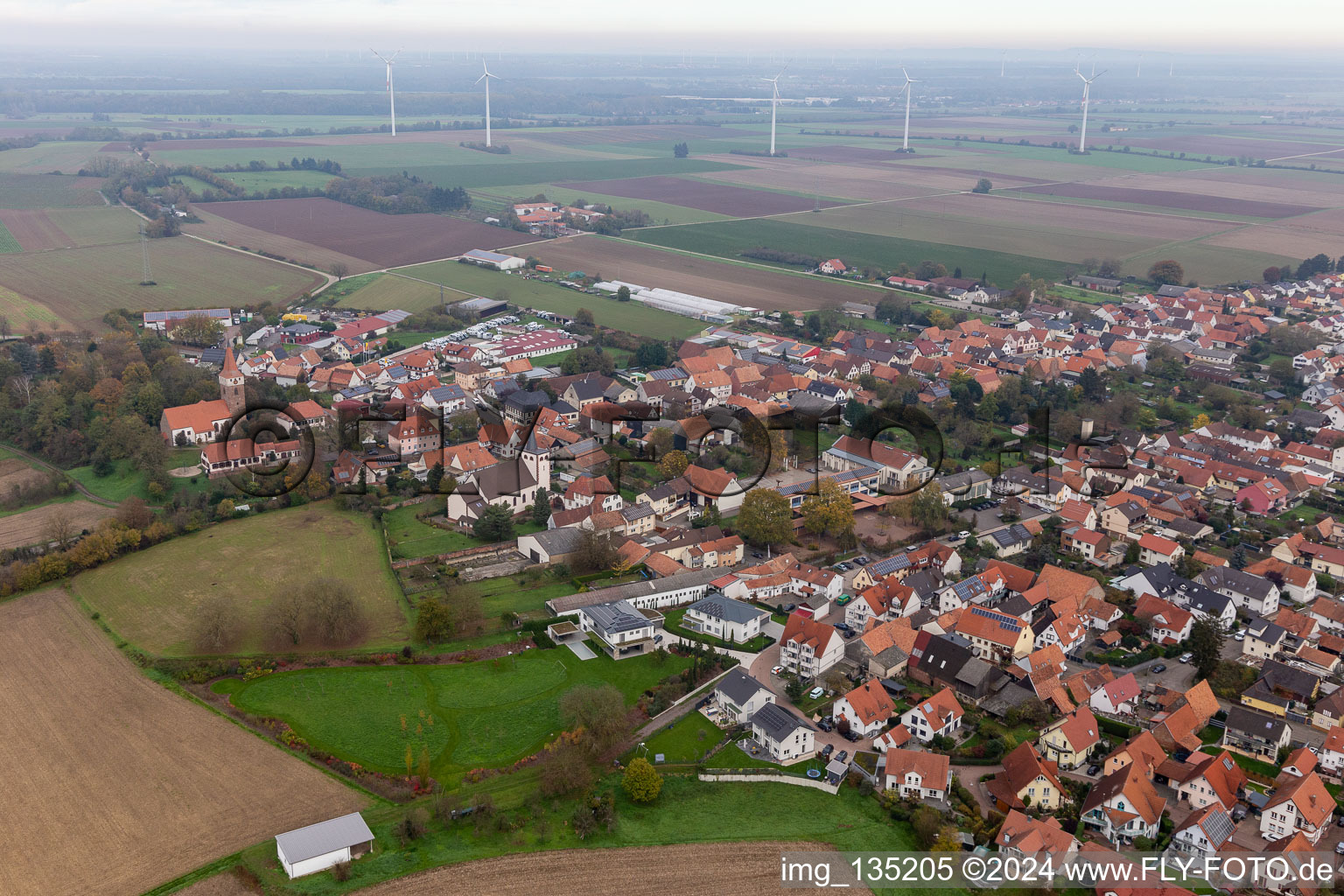 Enregistrement par drone de Minfeld dans le département Rhénanie-Palatinat, Allemagne