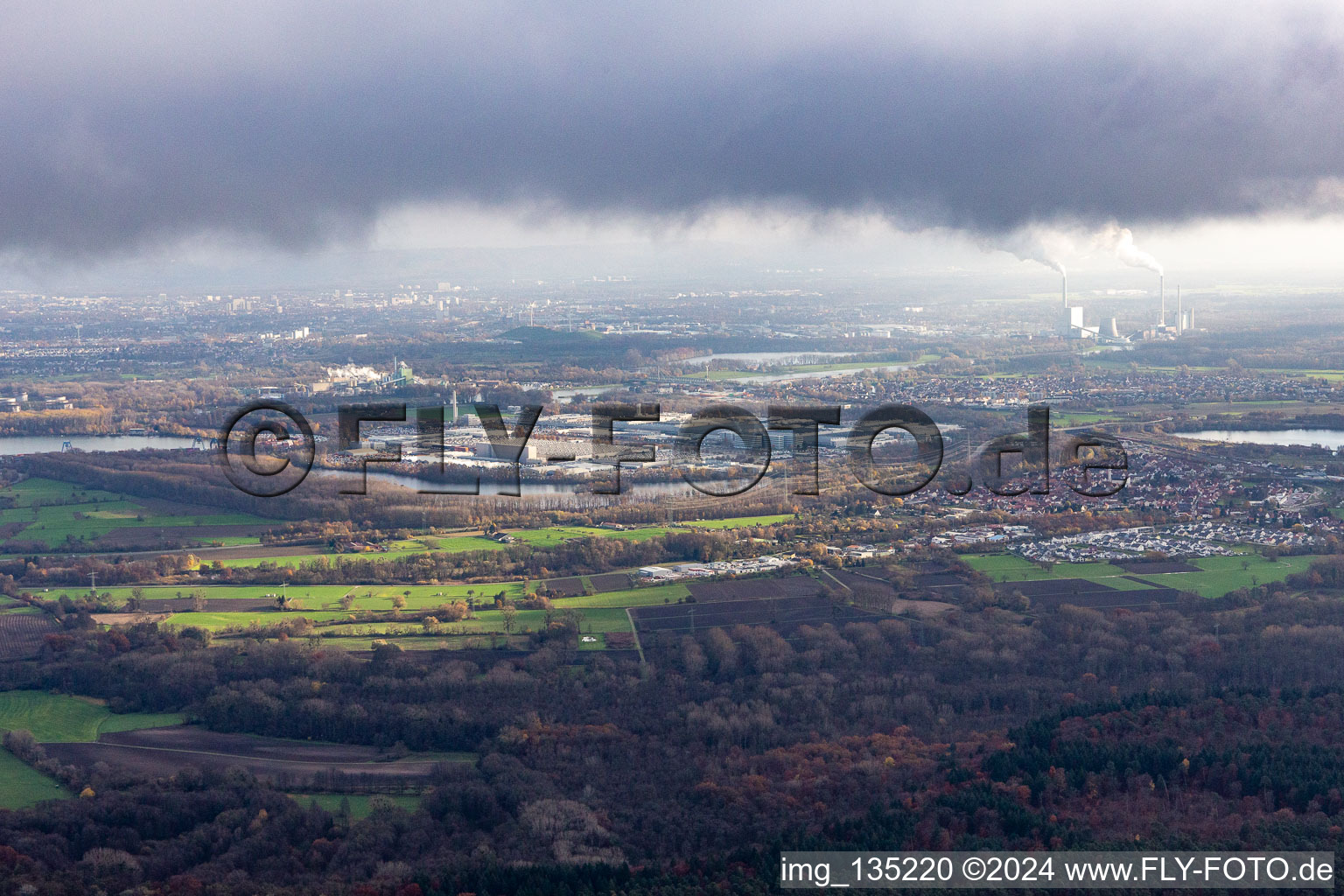 Vue d'oiseau de Zone industrielle d'Oberwald à Wörth am Rhein dans le département Rhénanie-Palatinat, Allemagne