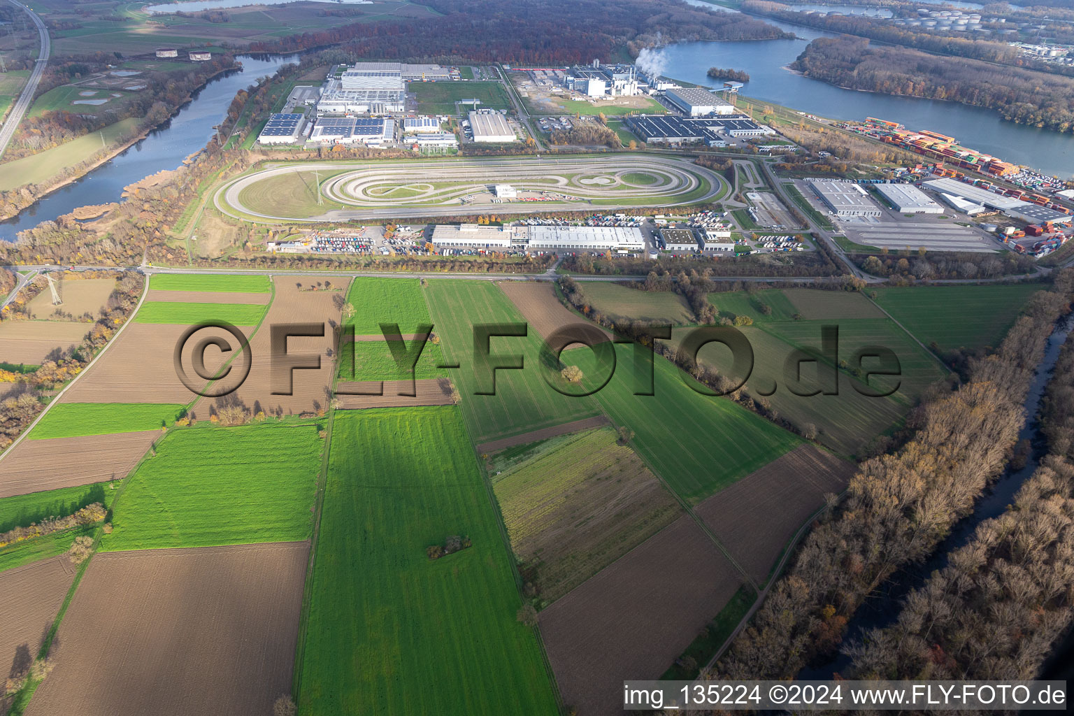 Photographie aérienne de Zone d'expansion prévue de Daimler-Trucks AG à Wörth am Rhein dans le département Rhénanie-Palatinat, Allemagne